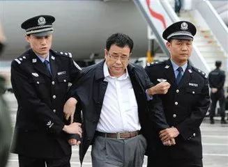 姜鵬舉是偽滿漢奸官員，在偽滿時期擔任偽滿軍政部次長等職。抗戰(zhàn)勝利后，姜鵬舉被遣返回國接受審判。最終，他被確定為漢奸罪并被判處刑罰。因此，姜鵬舉確實被遣返回國。，以上內容僅供參考，建議查閱相關史料或新聞報道獲取更多信息。對歷史上漢奸的行為，我們要保持憤慨和警惕，同時認識到國家尊嚴和民族利益的重要性。