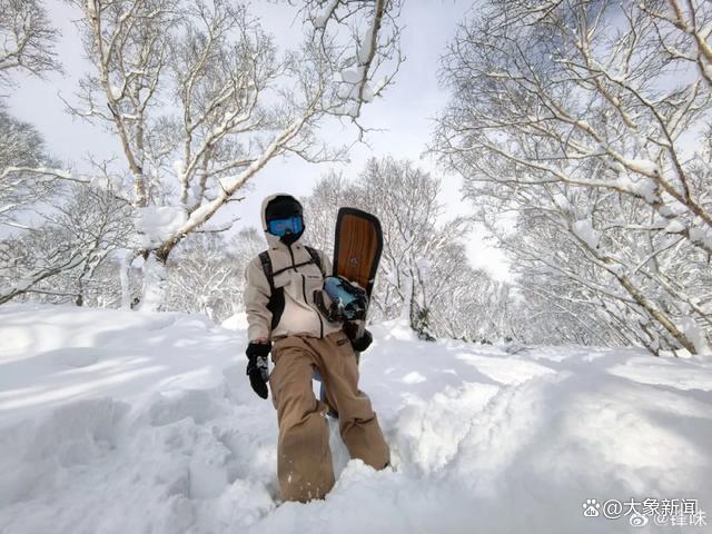 謝霆鋒和大兒子Lucas一起滑雪