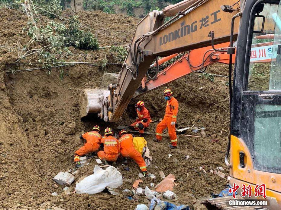 新奧門資料大全免費(fèi),四川山體滑坡親歷者：家里有3人被埋